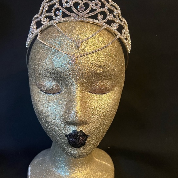Gorgeous Diamond and Silver Tiara with 2 Teardrop chains main image 7